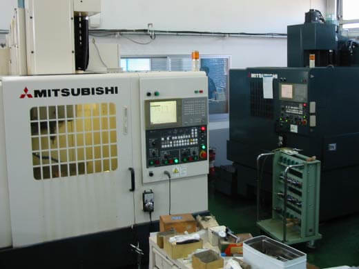 <p>マシニング<br />
MITSUBISHI　5CN　　4CN</p>
